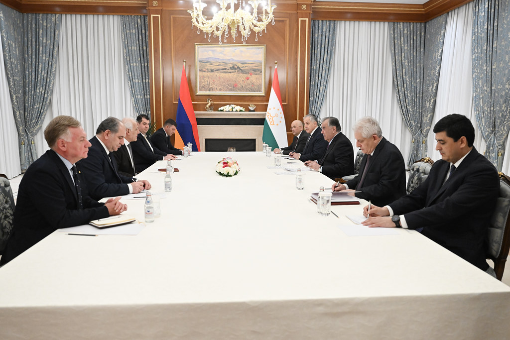 Мулоқот бо Президенти Ҷумҳурии Арманистон Ваагн Хачатурян