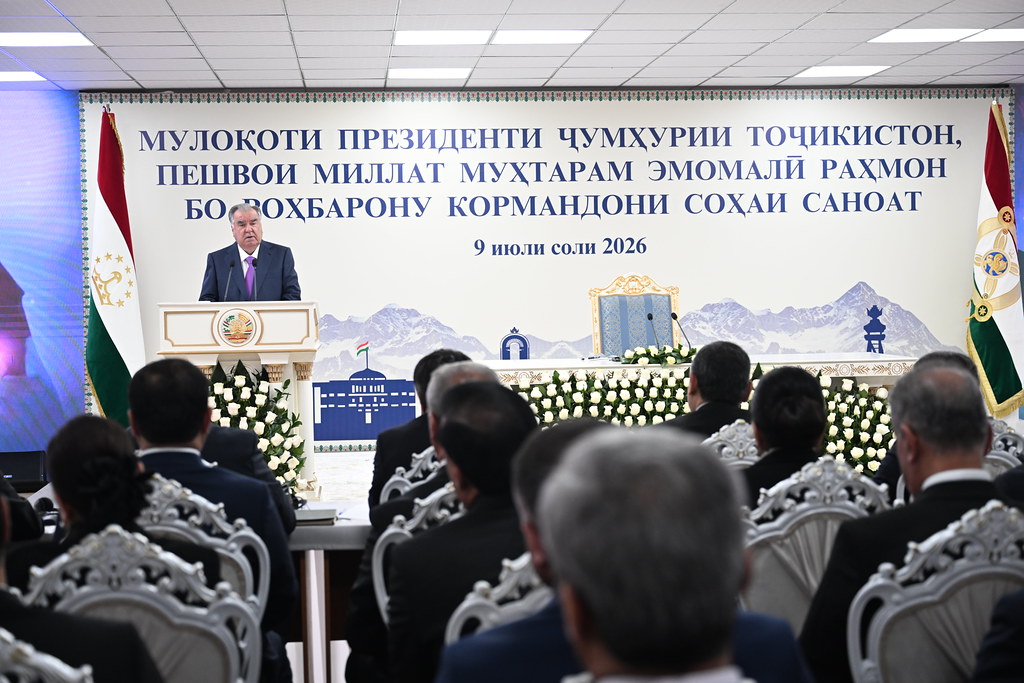 Мулоқот бо роҳбарону фаъолони вилояти Суғд ва кормандони соҳаи саноати кишвар