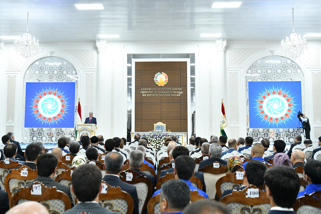 Мулоқот бо бунёдгарони Неругоҳи Роғун