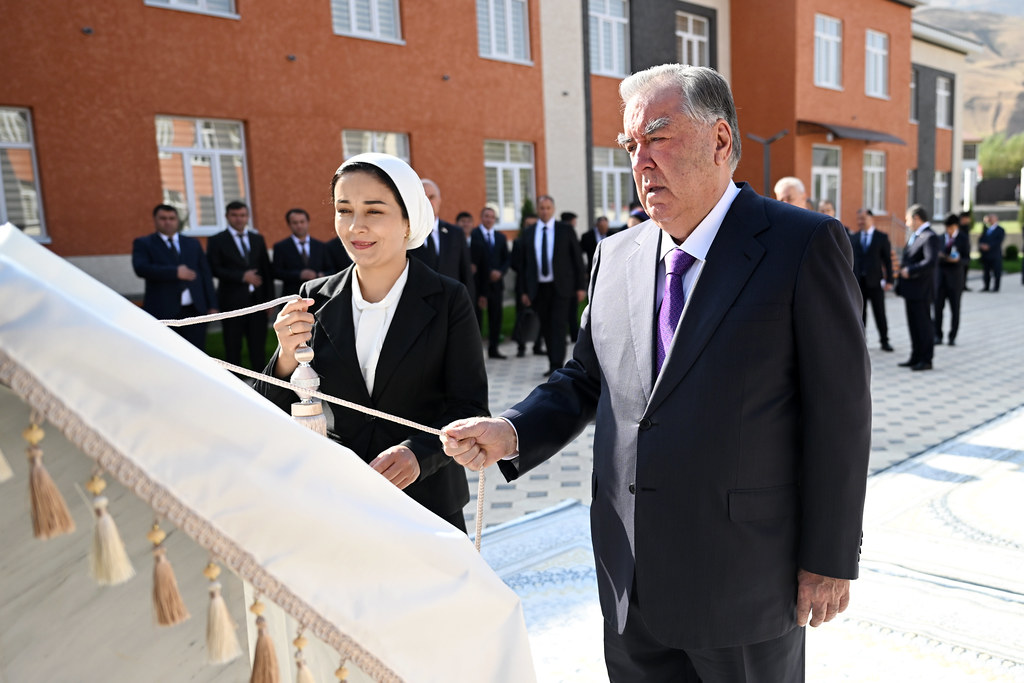 Ифтитоҳи Мактаби президентии ноҳияи Рашт