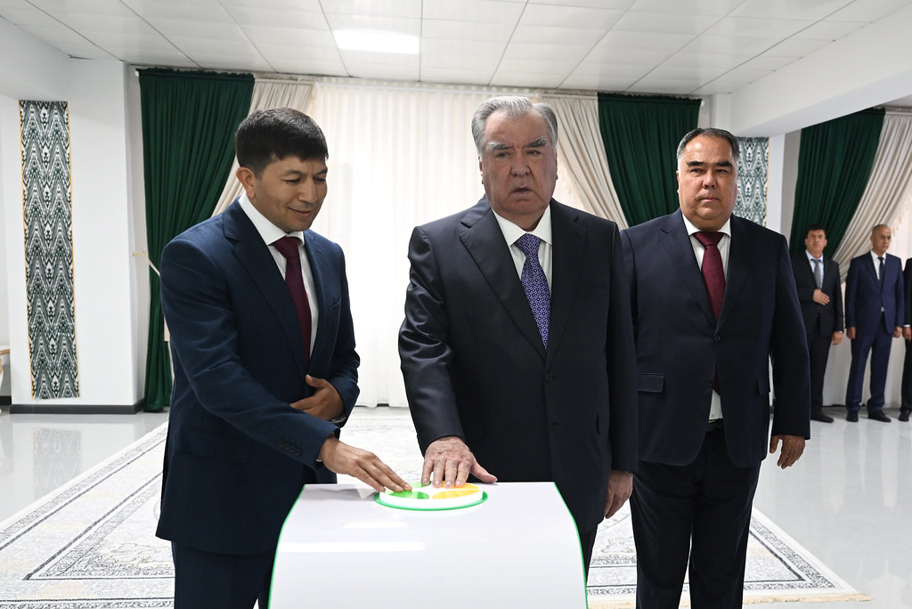 Ифтитоҳи коргоҳи истеҳсолии равғани ҶДММ Анқо-инвест дар ноҳияи Бобоҷон Ғафуров